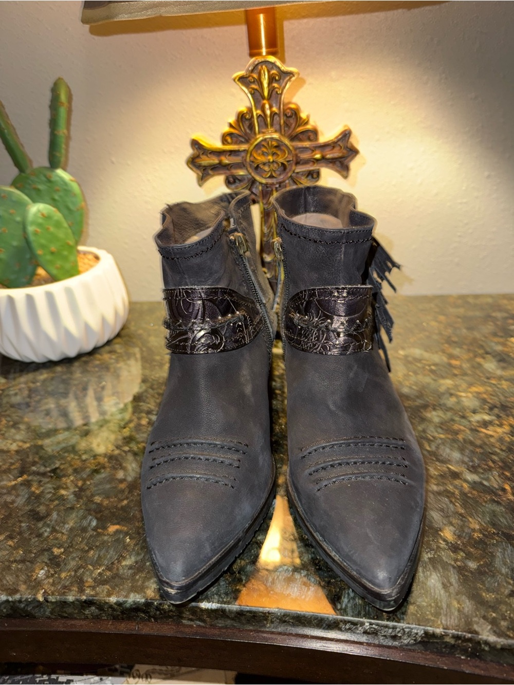 🖤8B Black Pointed Donald J Pliner Leather Ankle Boots with Embossed Strap